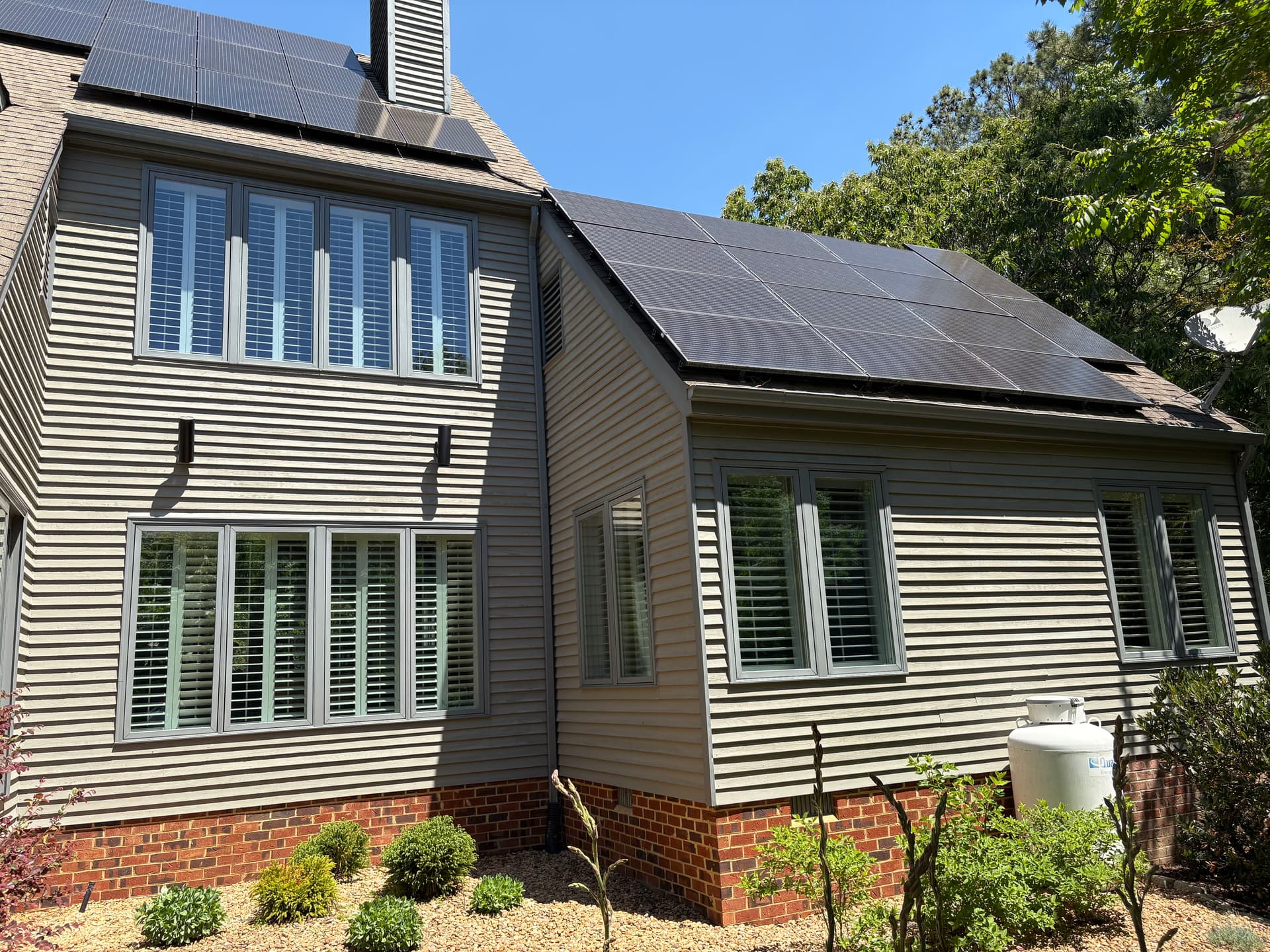 Interior and Exterior Window Cleaning Done Right in Ashland image