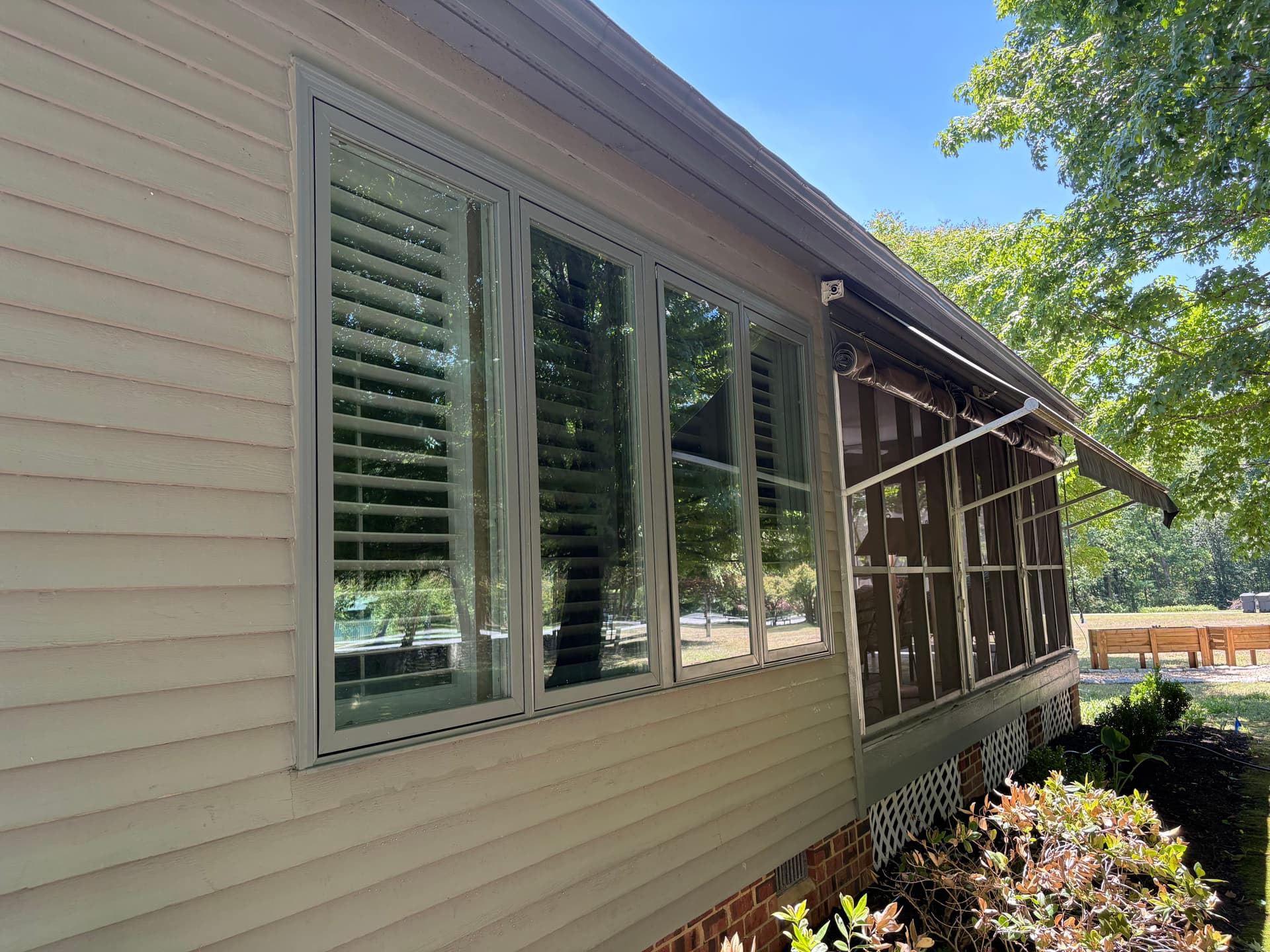 Gallery photos for Interior and Exterior Window Cleaning Done Right in Ashland: Image #5