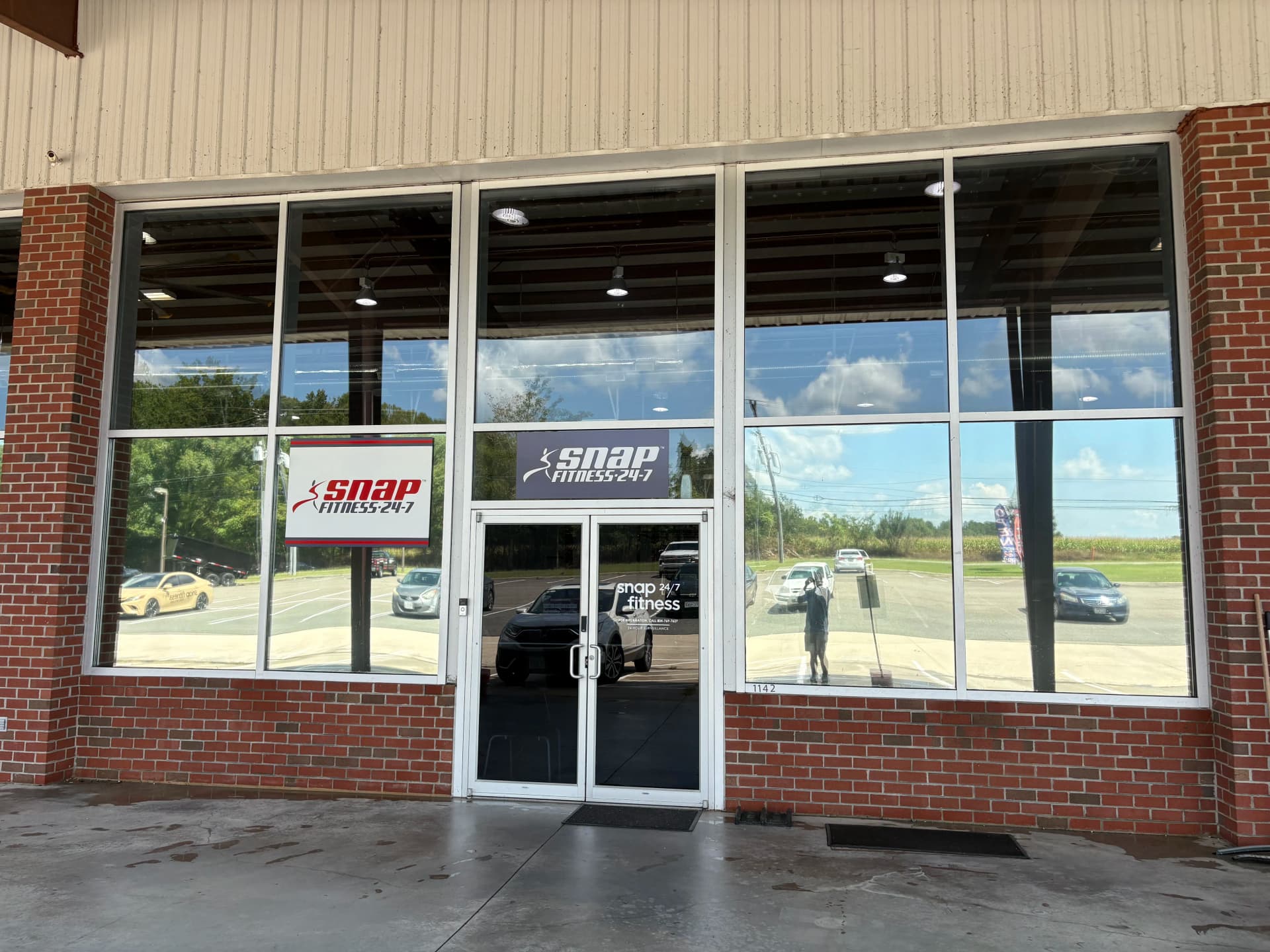 Commercial Window Cleaning at a King William Gym image