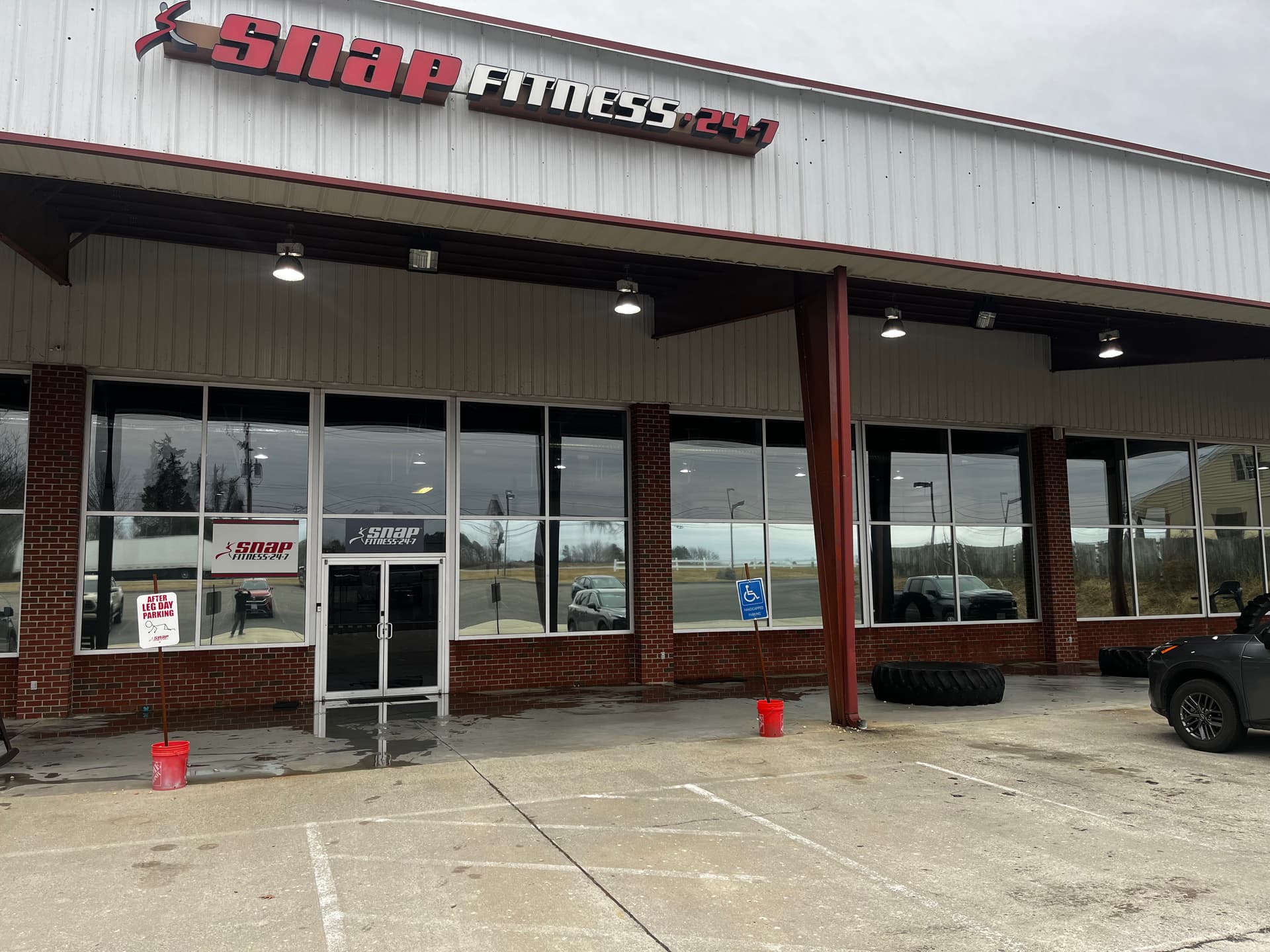 Gallery photos for Exterior Window Cleaning at Snap Fitness in King William: Image #1